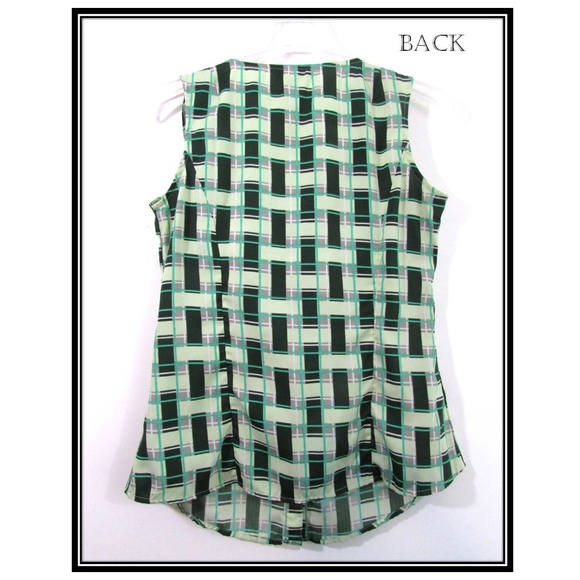 Sleeveless Green Ruffled Blouse - Picture 7 of 7